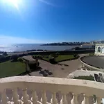 - Vue Magique Pour Cet Au 1er Etage - Du Golf