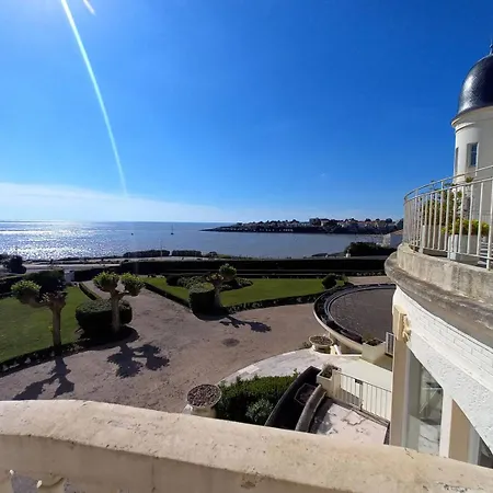 - Vue Magique Pour Cet Au 1er Etage - Du Golf Apartment *