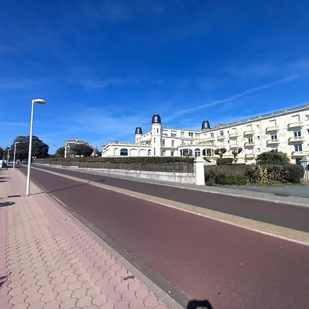 - Vue Magique Pour Cet Au 1er Etage - Du Golf Apartment *