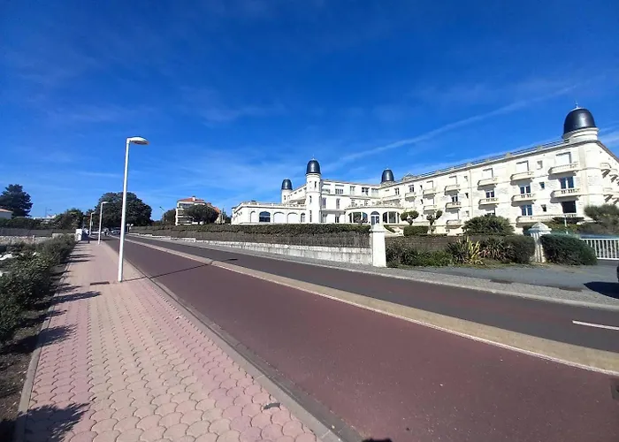 - Vue Magique Pour Cet Au 1er Etage - Du Golf Apartment *