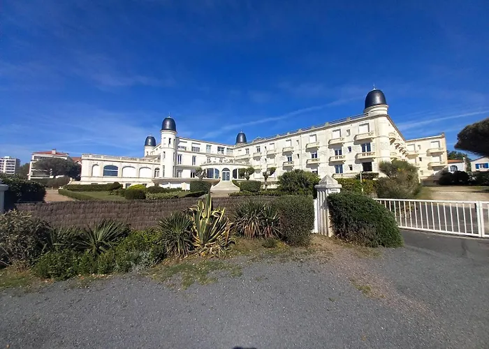 - Vue Magique Pour Cet Au 1er Etage - Du Golf *