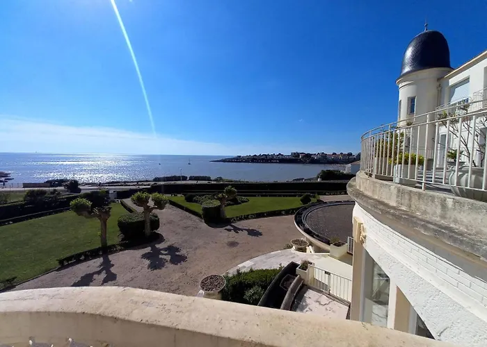 - Vue Magique Pour Cet Au 1er Etage - Du Golf Apartment *